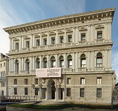 Palazzo Grassi Canal Grande Venezia.jpg