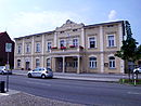 Evangelisches Gemeindehaus mit Saalbau, Seitenflügel und Pavillon