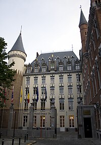 La Prinsenhof (princa korto, nun kvinstela hotelo Dukes' Palace.