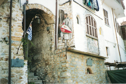 Palazzo con cavaliere dipinto