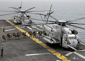 CH-53E na lodi USS Bataan (LHD-5)