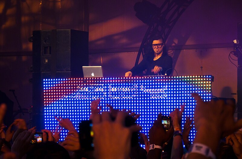 File:Skrillex at Sasquatch 2011.jpg