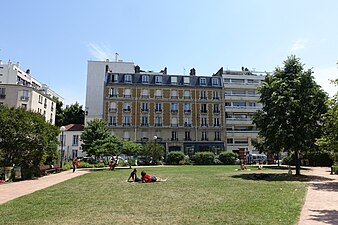 Square du Chanoine-Viollet.