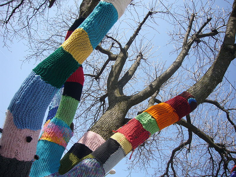 Yarn Bombing, Seni Jalanan Memberi Pakaian Pada Fasilitas Publik
