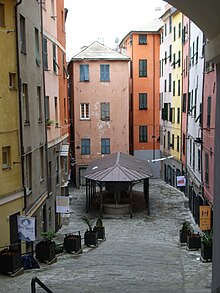 Foto della Piazza dei Truogoli di Santa Brigida