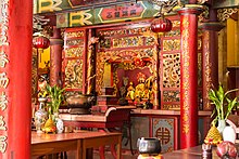 Inner hall of Ling San Temple, a temple of the Chinese folk religion in Tuaran, Sabah. Tuaran Sabah LingSanTemple-05.jpg