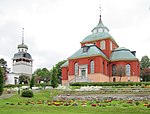 Klockstapeln och kyrkan.