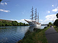 La voie verte longe le canal de Caen à la mer.