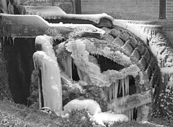 67. Platz: Muehlenbernd mit Wasserrad der Bischofsmühle in Coesfeld im Winter