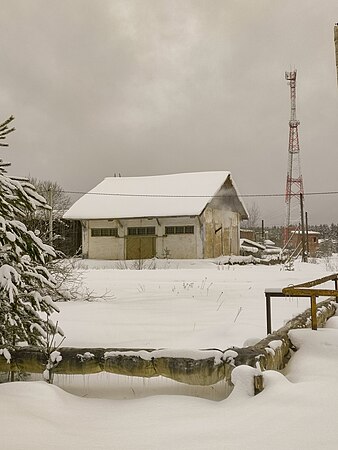 And on the far side of the station lurked a warehouse, judging by the appearance, built in the 1920s