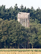 Uitkijktoren de Stokte in het Vechtdal nabij Dalfsen gezien vanaf de dijk bij de Watersteeg bij Hessum