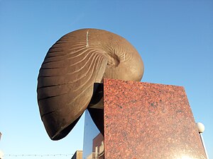 Scultura contemporanea ispirata a una conchilglia di Nautilus (autore: Hans-Georg Wölbern; Wilhelmshaven, Germania)