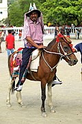 Reiter mit geschmück­tem Timor-Pony