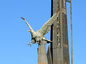 El águila, que originalmente portaba la inscripción «Víctor» entre las garras.[1]​