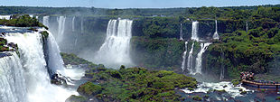 The Iguazu Falls on the border between Brazil and Argentina 44 - Iguazu - Decembre 2007.jpg