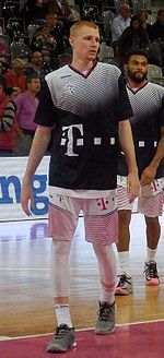Aaron White jogando pelo Telekom Baskets Bonn, em 2015