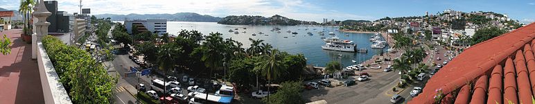 Der Malecón von Acapulco: die 12km lange Avenida Costera Miguel Alemán in der Altstadt von Acapulco, Mexiko.