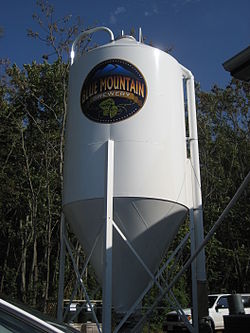 Бак для брожения пива Blue Mountain Brewery.jpg