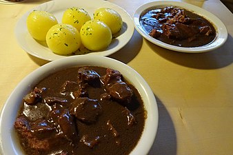 Bocksbraten mit Klößen