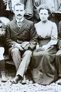File:Charles and Lettie Cowman, 1901.webp