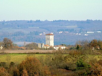 Blick über Chazelles zum Massif de l’Arbre am Horizont