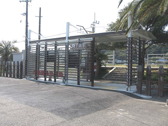 640px-Chitose-station-stationhouse-2007renew.jpg