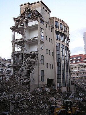Česky: Demolice budovy v Lipsku. English: Dest...