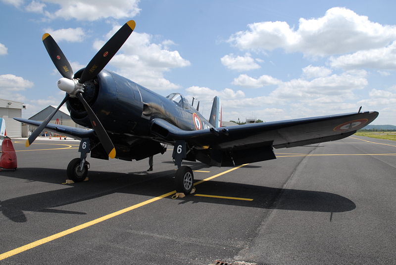 800px-F4U_Corsair_-_AirExpo_Muret_2007_0