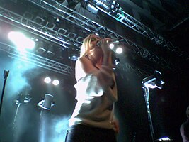 Geike Arnaert of Hooverphonic in the Effenaar in Eindhoven on 24 January 2008.