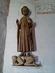 Sankt Olof stående på trollet Skalle (träskulptur)