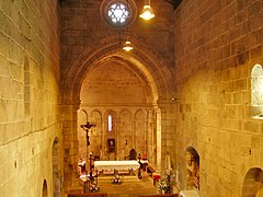 Altar mayor y nave única del monasterio de Cete