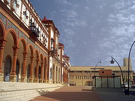 Estación de Tren y Estación de Autobús