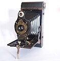 Kodak No 2 Folding Autographic Brownie (1915 - 1926) les coins carrés ont été remplacés par des coins arrondis en 1917