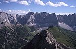 Die Nordseite der Hinterautal-Vomper-Kette zwischen Spritzkarspitze und Sonnenspitze, mit der Laliderer Wand in der Mitte