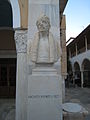 Statue de Lazaros Koundouriotis à Hydra, devant l'église d'Hydra.