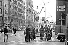 Roma women in Milan in 1984. Milano Corso di Porta Vittoria.jpg