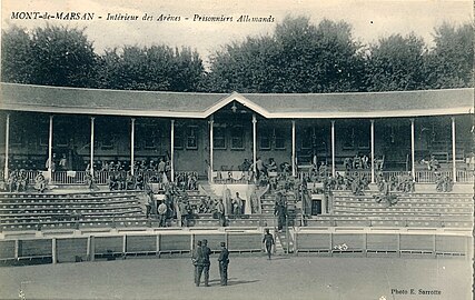 Prisonniers de guerre allemands détenus dans les arènes de mont-de-Marsan en 1914.