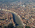Luftbild von Pisa mit Blick auf den Arno