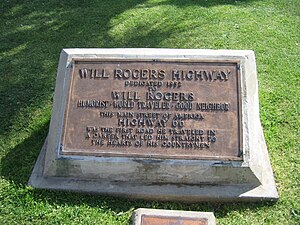 English: Will Rogers Monument at the western t...