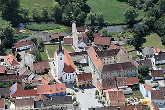Pfarrkirche und Kloster (2018)