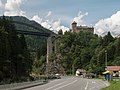 entre See et und Pians, le château Schloss Wiesberg et le pont (die Trisannabrücke)