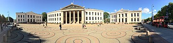 Universitetsplassen ved Karl Johans gate i Oslo. Foto: august 2015