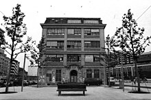 L'Usine vue depuis la place des Volontaires