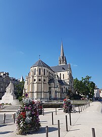 Vue de derrière de l'église Saint-Martin de Pau.