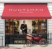 皇家裁縫店裝潢的原型——薩佛街11號的賀茲曼裁縫店（英語：H. Huntsman & Sons）（攝於2013年）