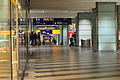 13:36 Uhr - dunkler Durchgang am Bahnhof Friedrichstraße, hier paßt die Brennweite und Lichtstärke hervorragend