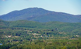 La Planche des Belles Filles (face ouest) vue depuis Ronchamp.