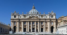 Базилика Сан-Пьетро в Ватикано Сентябрь 2015-1a.jpg