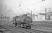 Type 57 locomotief in 1957. Justitiepaleis in de achtergrond.