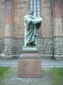 Statue mit altem Sockel nördlich der Marienkirche (bis 2017)